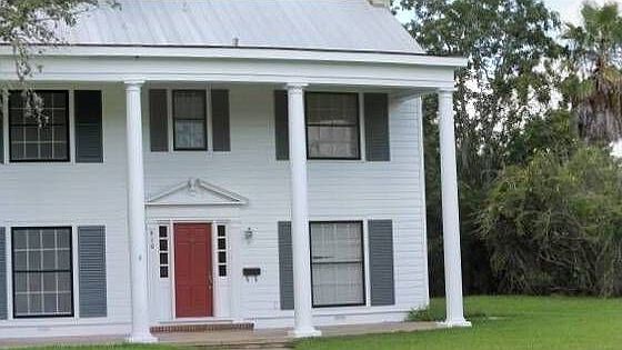 1st image of 910 N Indianola St