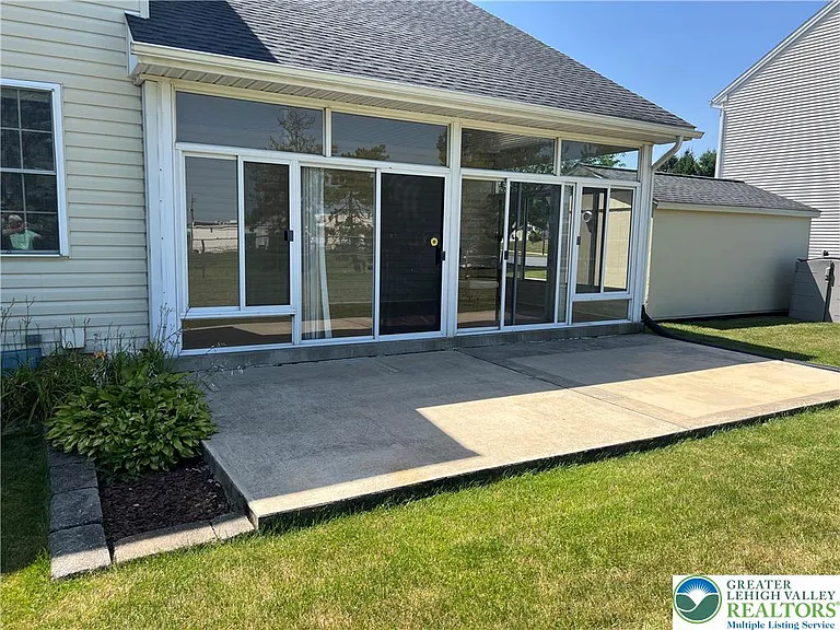 2593 Halleck Dr — Photo 37