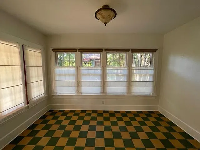 2741 Burlington Ave N — Photo 7