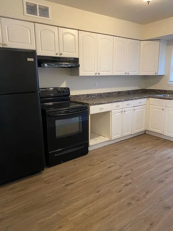 3 bed, 2.0 bath, 1200 sqft, $1,800 — Photo 3