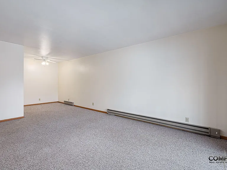 Half Moon Lake Apartments — Photo 6