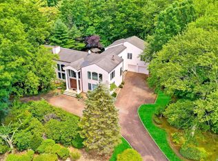 23 Windemere Way, Woodbury, NY 11797