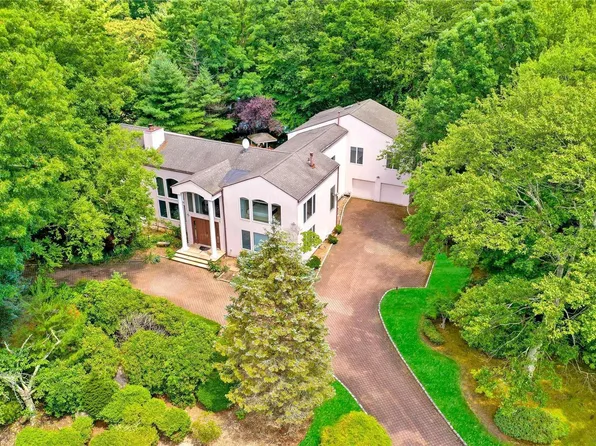 23 Windemere Way, Woodbury, NY 11797