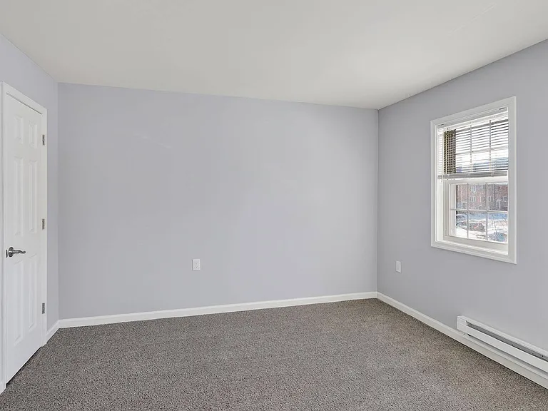 Waters Edge Apartments — Photo 28