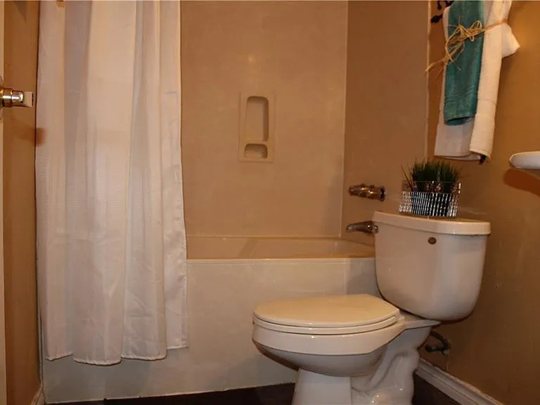 1702 Goodson Ln — Photo 14