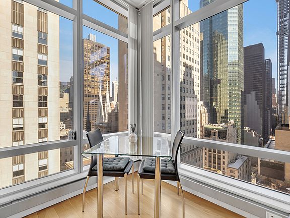 3rd image of 18 W 48th St APT 19B