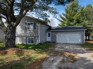 6246 Sunset Dr, Lake Ann, MI 49650