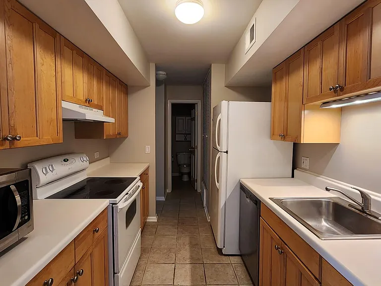 560 Shorely Dr #204 — Photo 8