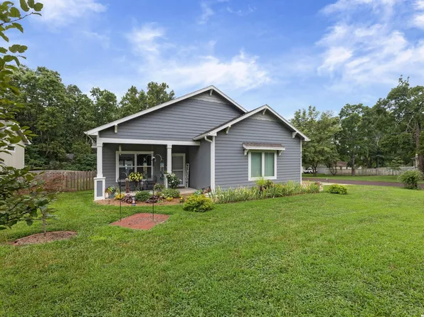 819 Baker St, Baldwin City, KS 66006