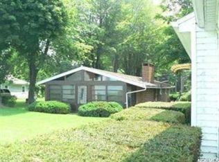 914 Lake Rd, Conneaut, OH 44030