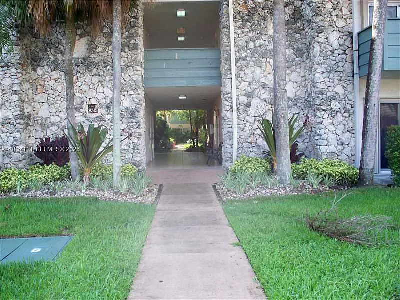 Building Photo - 8315 SW 72nd Ave #208B