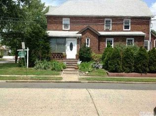 79 Piccadilly Downs, Lynbrook, NY 11563