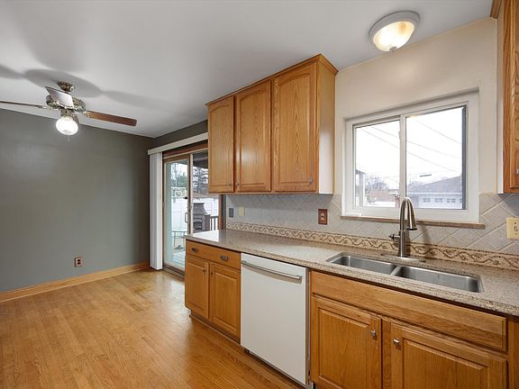 5th image of 28110 Garfield St