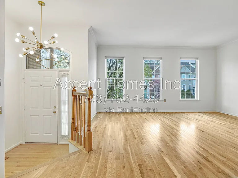 21217 Millwood Sq — Photo 6