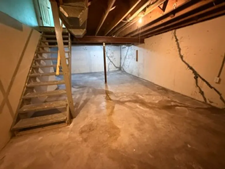 309 Hawthorne Court — Photo 9