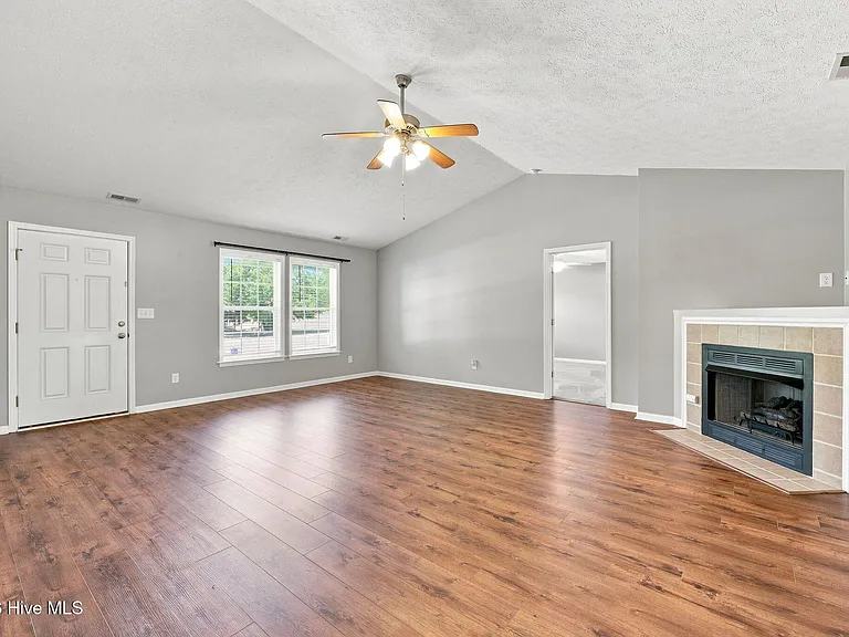 308 Carrie Ct — Photo 3