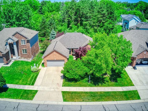 3213 Zaher Dr, Auburn Hills, MI 48326