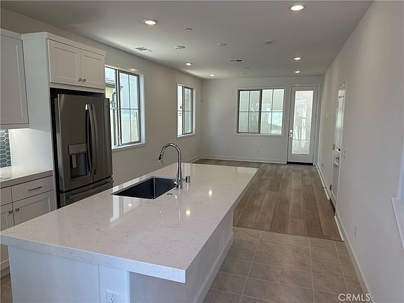3rd image of 533 Embrook Way