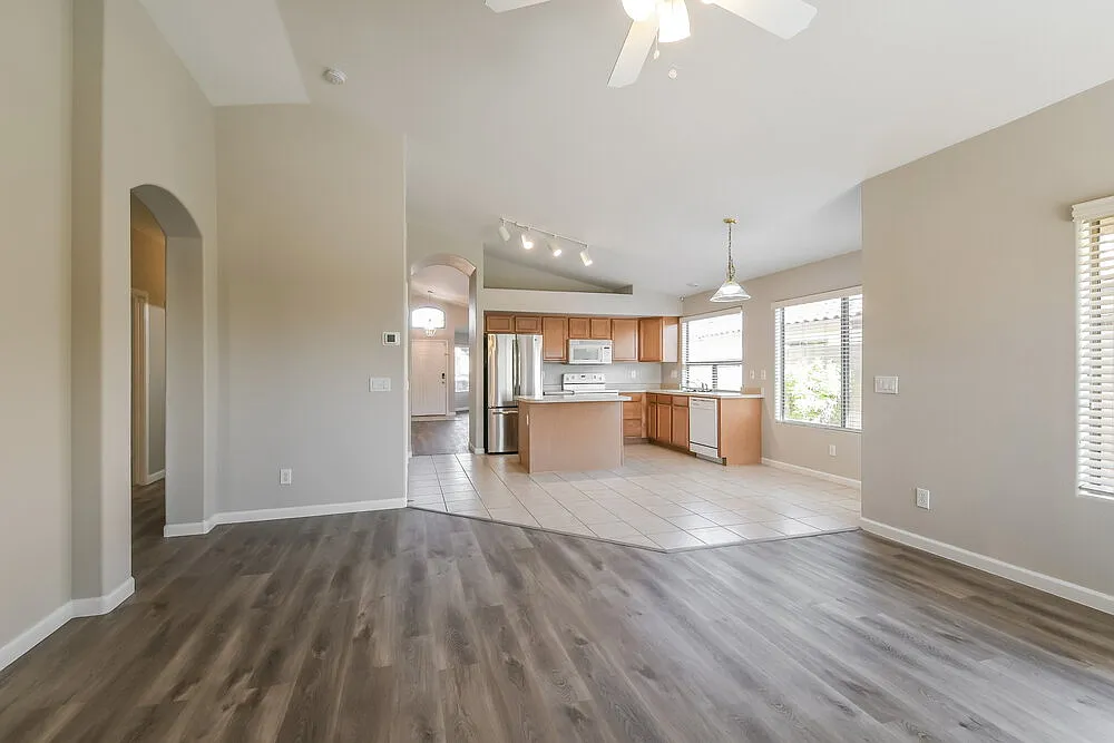 3 bed, 2.0 bath, 1667 sqft, $2,150 — Photo 3