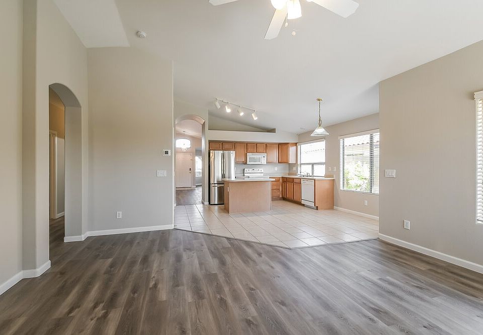 【中古】幅100x160cm 銀色 2番➕木色24番 2415 W Blue Sky Dr, Phoenix, AZ 85085 | Zillow