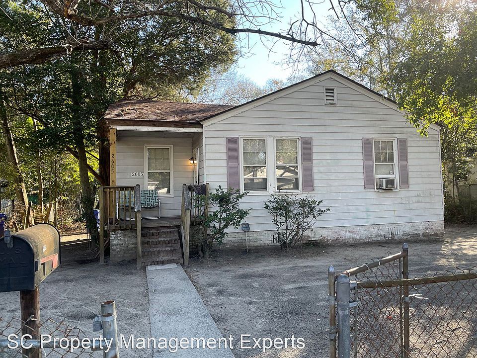 1st image of 2605 Woodlawn Ave