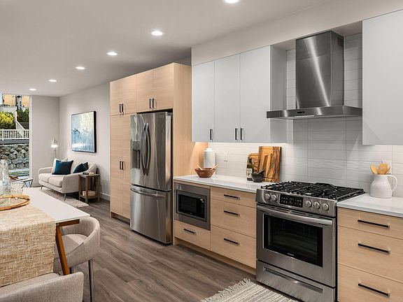 3rd image of 40 W Etruria St #2213c161b