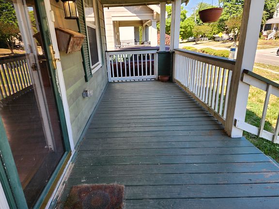 3rd image of 813 W 38th St