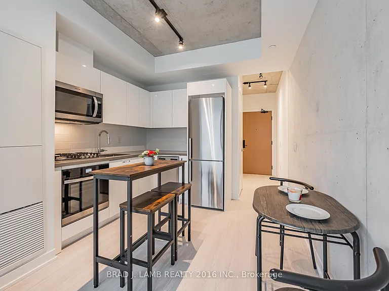 195 McCaul St #1005 — Photo 5