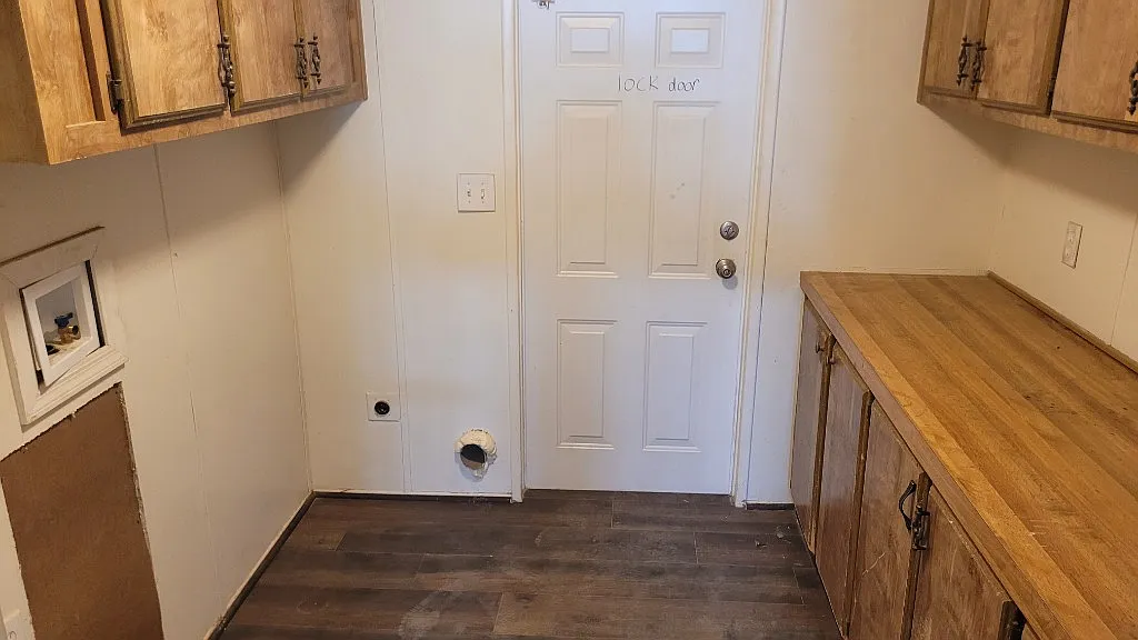 4 bed, 2.0 bath, 2128 sqft, $1,795 — Photo 2