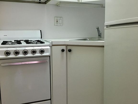 4th image of 250 E 73rd St APT 2A