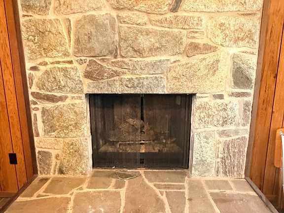 5th image of 10400 Hunter Ridge Dr