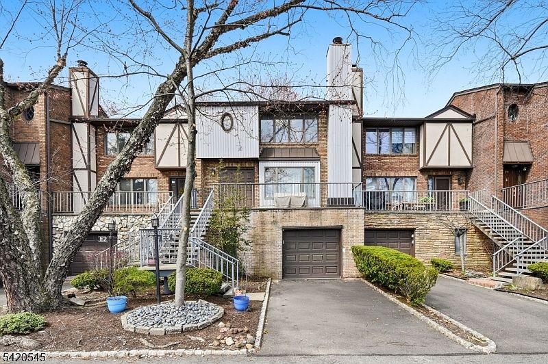 1st image of 900 Valley Rd #E3