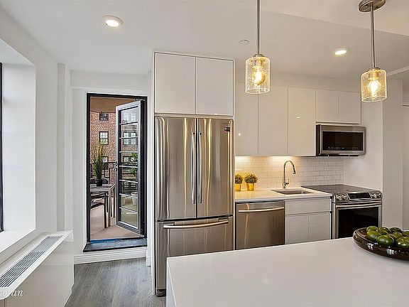 3rd image of 2 Pierrepont St #302B