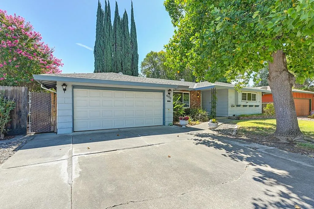 6775 Frates Way photo 1