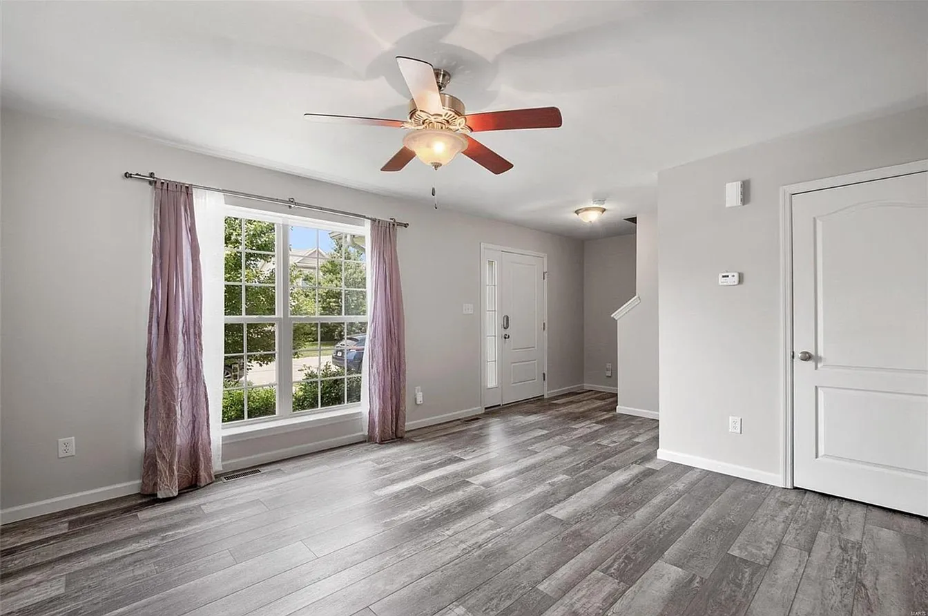 2 bed, 2.5 bath, 1365 sqft, $2,150 — Photo 2