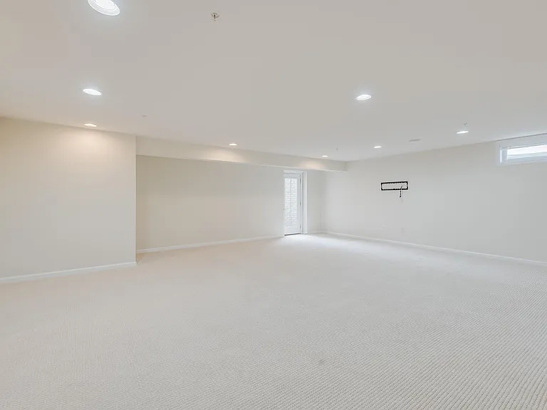 7567 Arundel Woods Dr — Photo 40