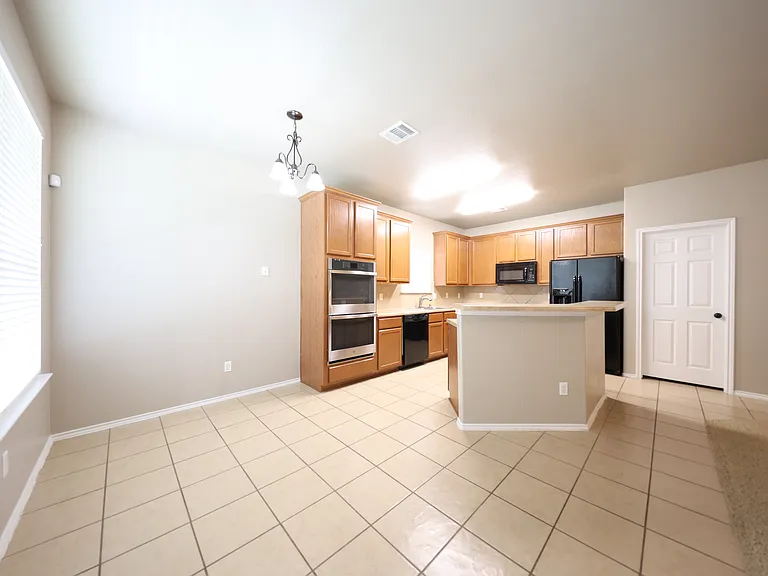 2203 Ryan Dr — Photo 6