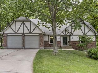 2104 SW Waterford Pl, Blue Springs, MO 64015