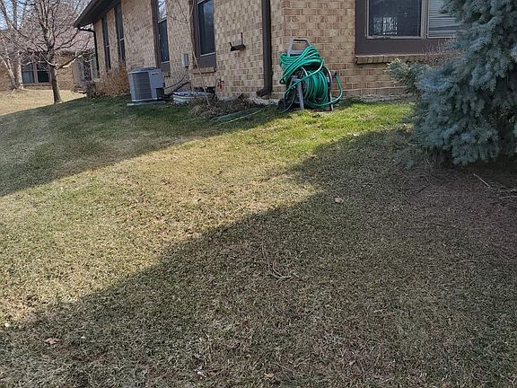 3rd image of 2721 Roundtree Dr
