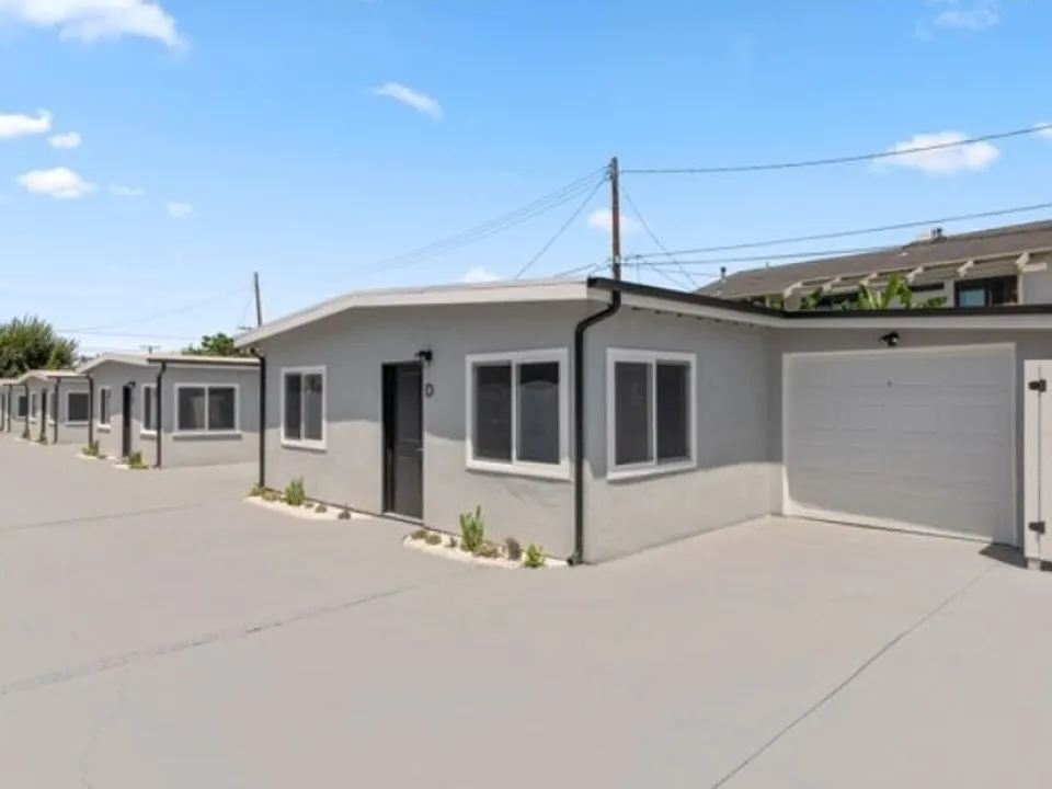 2658 Santa Ana Ave #D