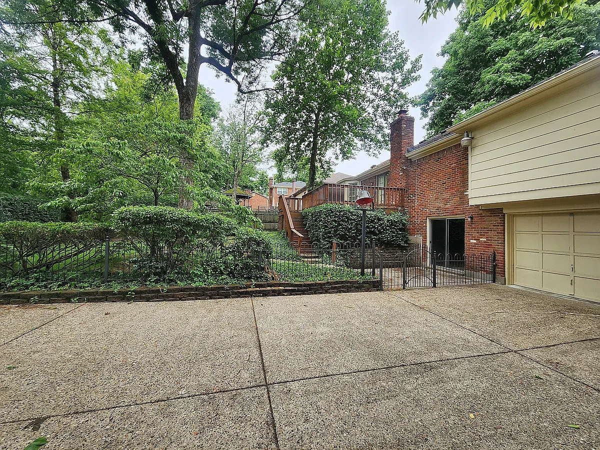 Building Photo - 3805 Bigelow Dr