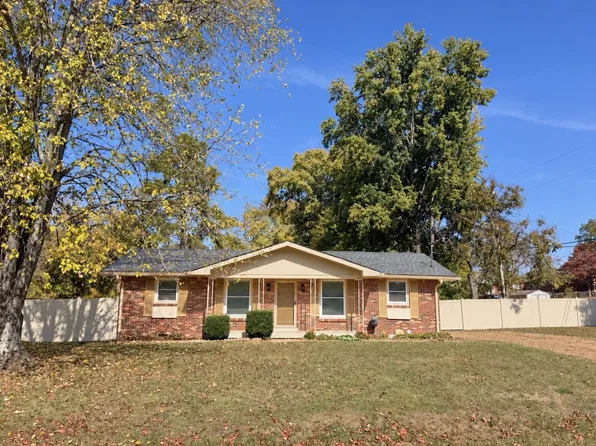 121 Barton Dr, Gallatin, TN 37066
