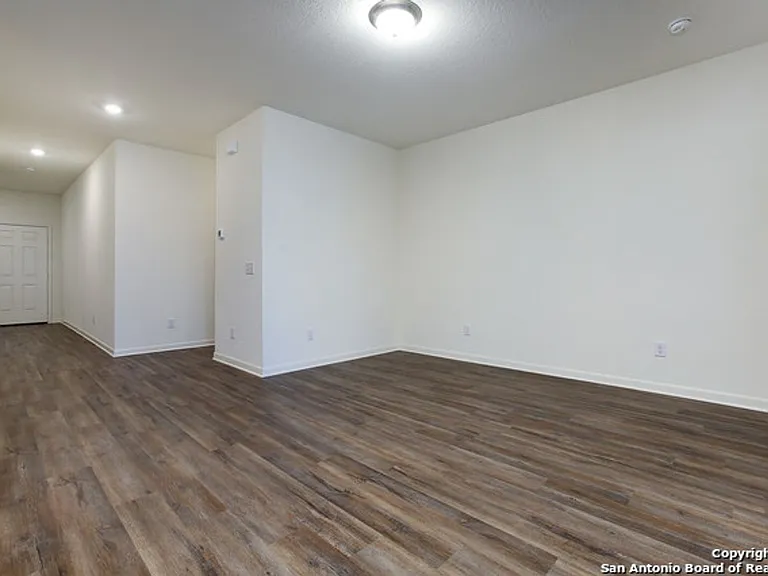12530 Larissa — Photo 8