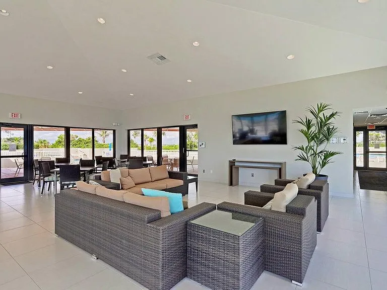 5550 N Ocean Dr #8A — Photo 2
