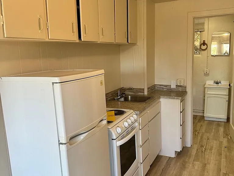 Chapman Apartments — Photo 5