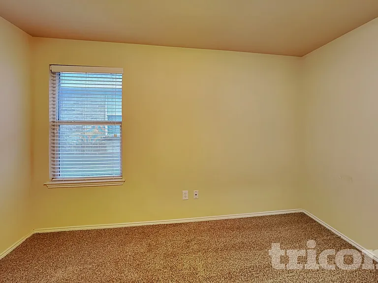 1248 Collett St — Photo 11