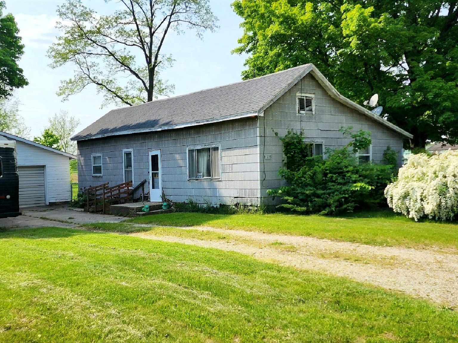 215 N Locust St, Mendon, MI 49072 Zillow