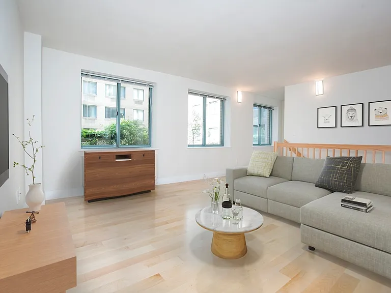 100 Jane St #2P — Photo 3