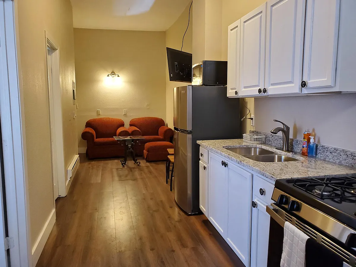Building Photo - 403 W Highland Blvd #1