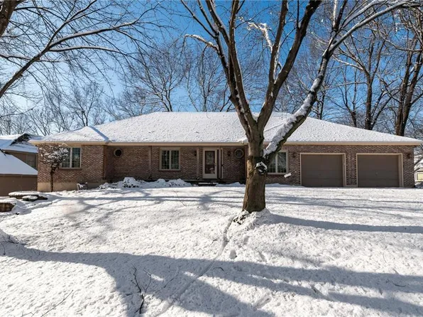 8066 N Highland Ave, Kansas City, MO 64118